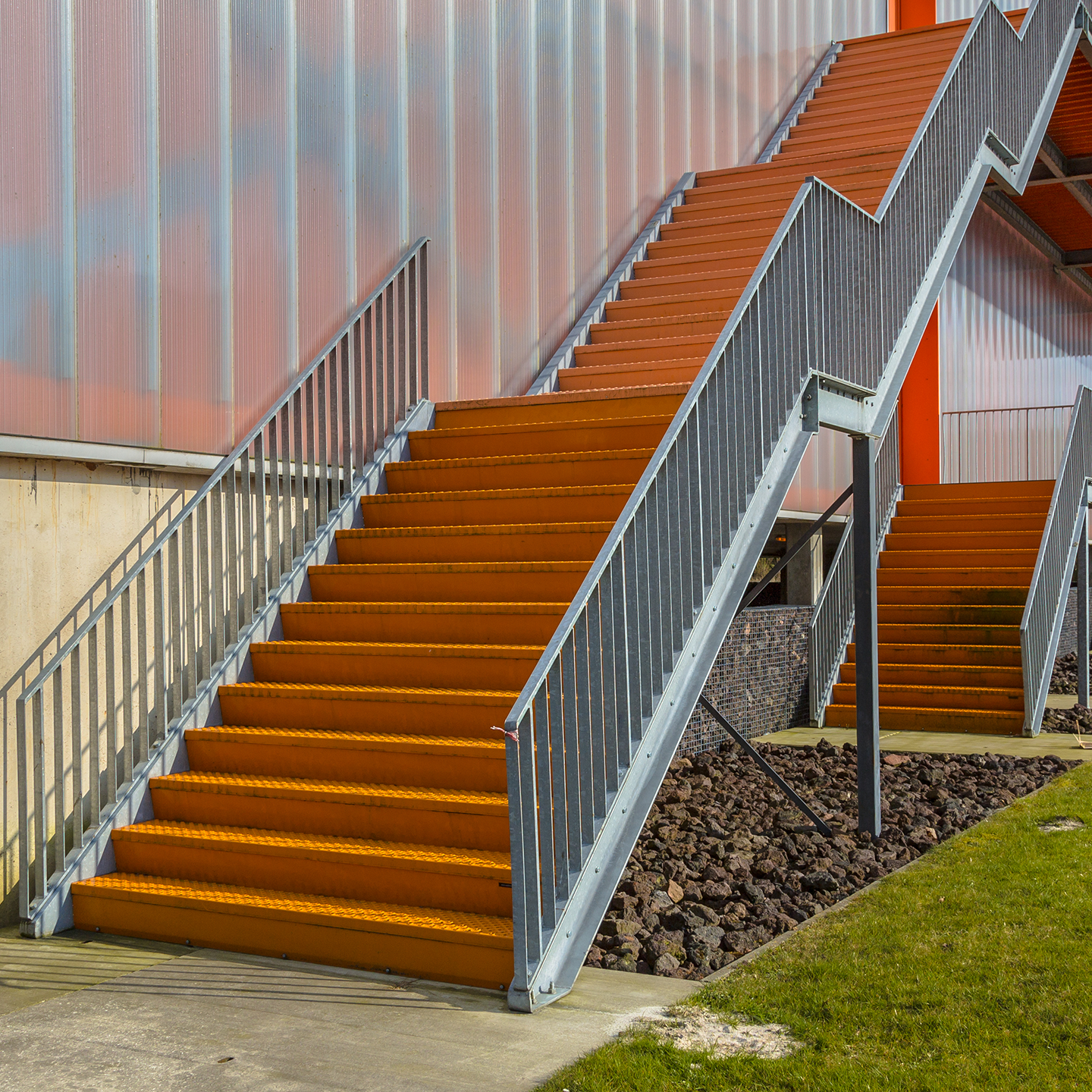 escaleras metalicas emergencias