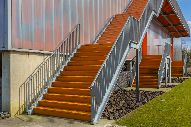 escaleras metalicas emergencias